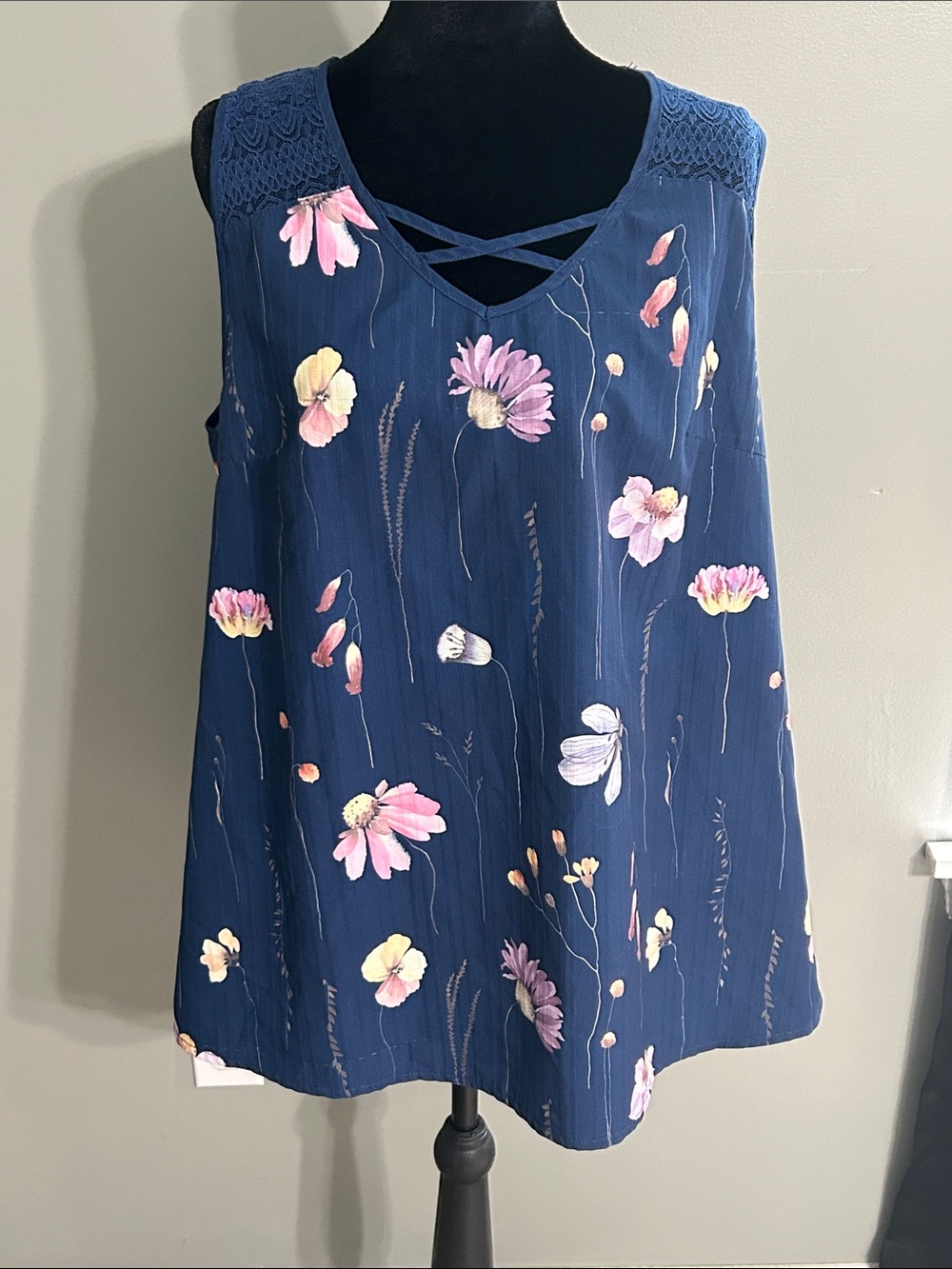 Women's Navy Floral Sleeveless Crisscross Tank Top